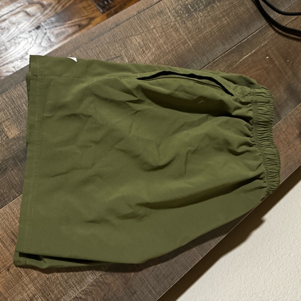 Men's Gymshark 5" Inseam Short, Size Medium